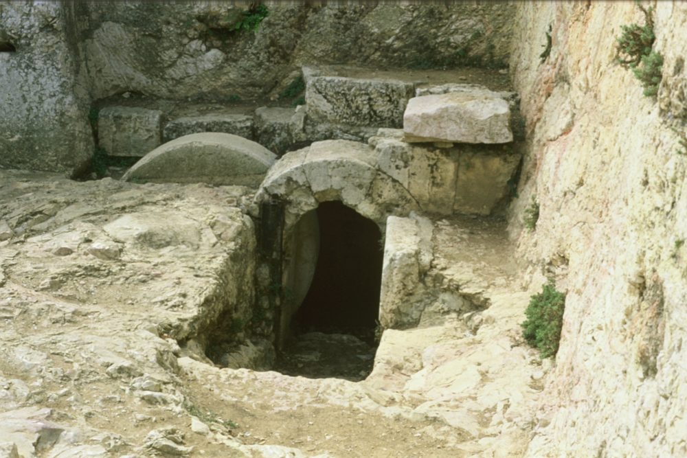 1996 Jerusalem offenes Grab mit Rollstein